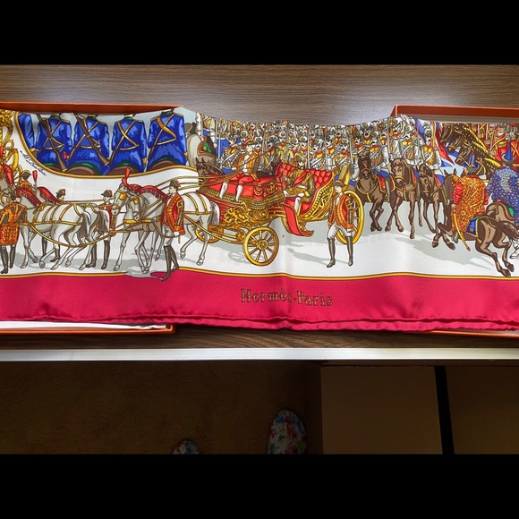 Authentic gorgeous Hermès scarf with box - Picture 2 of 6
